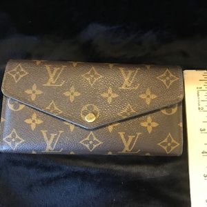 Authentic Louis Vuitton Sarah Monogram Wallet